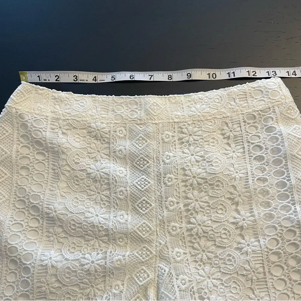 Hollister White Crochet 3 Inch Shorts Fully Lined Women’s Junior’s Size 3